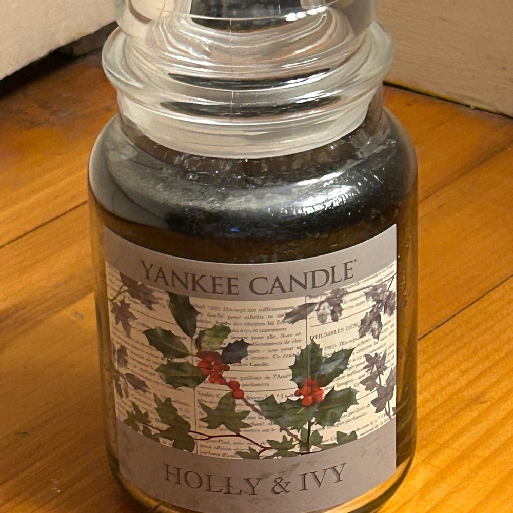 Yankee Candle large jar candle Holly & Ivy